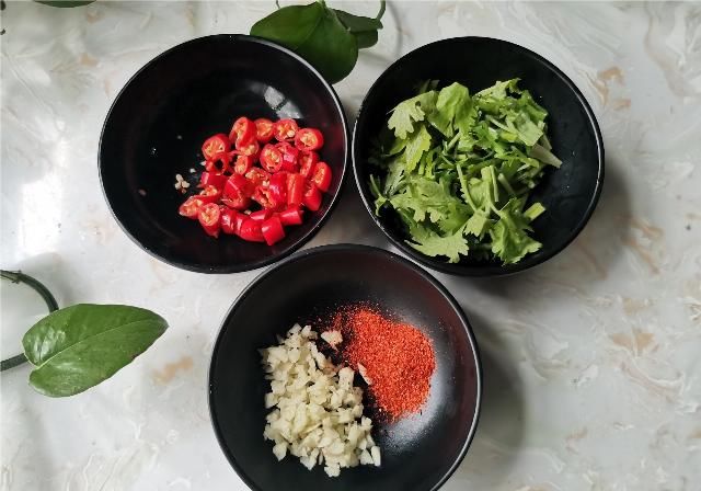  开胃|夏天吃大虾，这个做法简单又开胃，比白灼的受欢迎，吃了还想吃