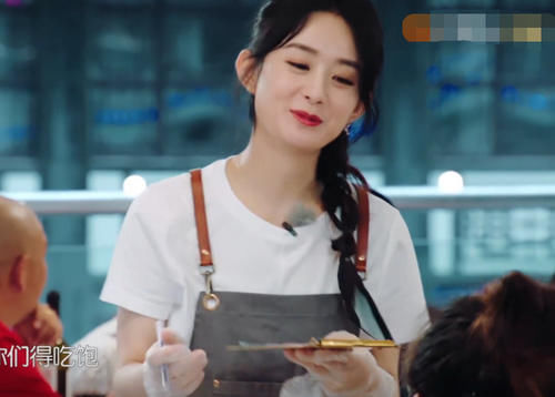  导演组|赵丽颖在点菜，被身边客人小声议论，导演组不剪掉还放大了声音！