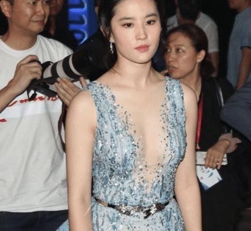 姐姐|有种“全家最丑”叫刘亦菲，当看到她的表姐后，网友：姐姐出道吧
