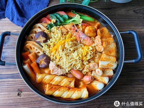  鲜虾|68元自制火锅，17种食材煮一锅，芝士鲜虾加泡面，太过瘾了