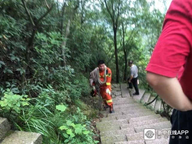 今日|今日上午尖峰山有一人跳崖,目前已找到