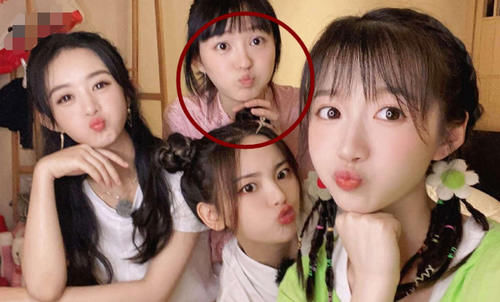  看清|李浩菲晒合影，赵丽颖不是重点，看清身后女助理，3秒内求她所有信息