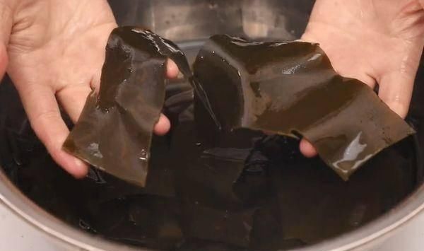  泡开|泡发海带时，水里多加一样“它”，10分钟泡开无腥味，太实用了