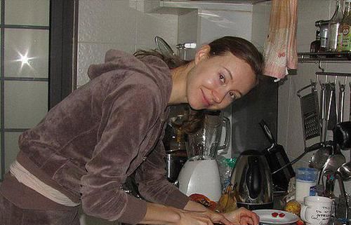 惯坏|只要婆婆一在家，俄罗斯媳妇就成这样，丈夫：惯坏了吧！