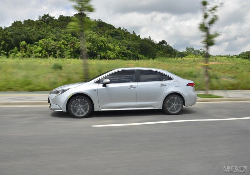  CT200h|15万元的预算 你选全新雷凌双擎还是二手CT200h