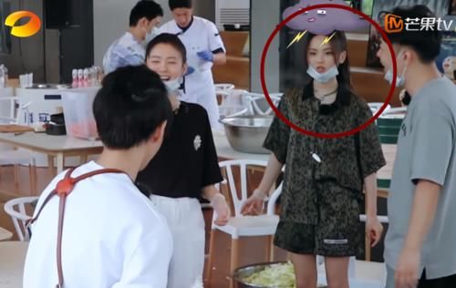  看清|《中餐厅》王俊凯第一次吐槽杨超越，谁看清她下意识反应？甜齁了