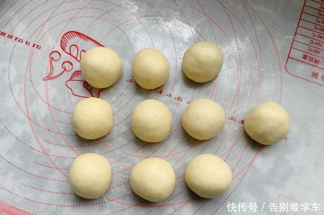 华夫饼|自制红豆华夫饼,无需泡打粉,个个松软香甜,比面包好吃还简单