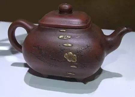 悉心|穷小伙救治瘫痪老人后悉心照顾,老人使出精湛的手艺让他富甲一方