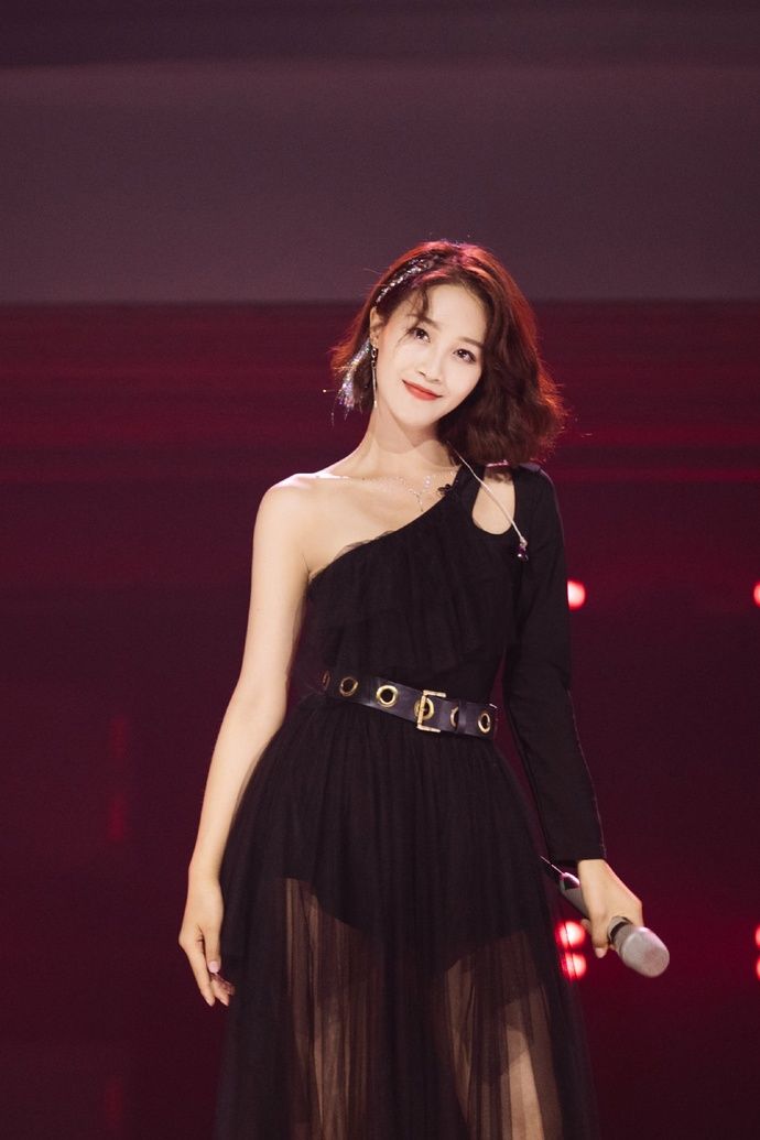  讨论度爆棚|《乘风破浪》四公分组，蓝盈莹加入宁静组，网友：野心写在脸上