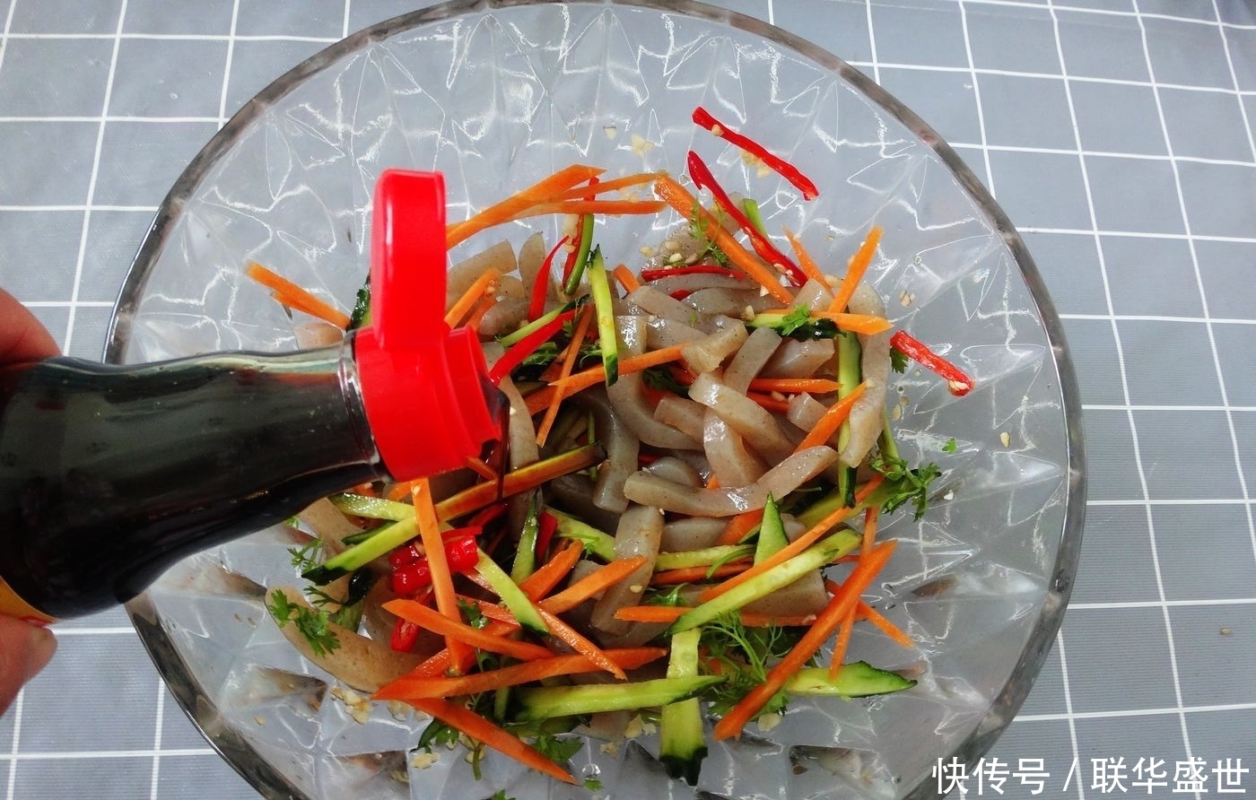 上桌|夏天,最适合做这道菜,拌一拌就上桌,美味低脂,越吃越苗条