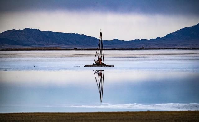  湖水|大柴旦：五彩谷天地雄奇之峻，翡翠湖水云婉约之华，柴达木探秘4