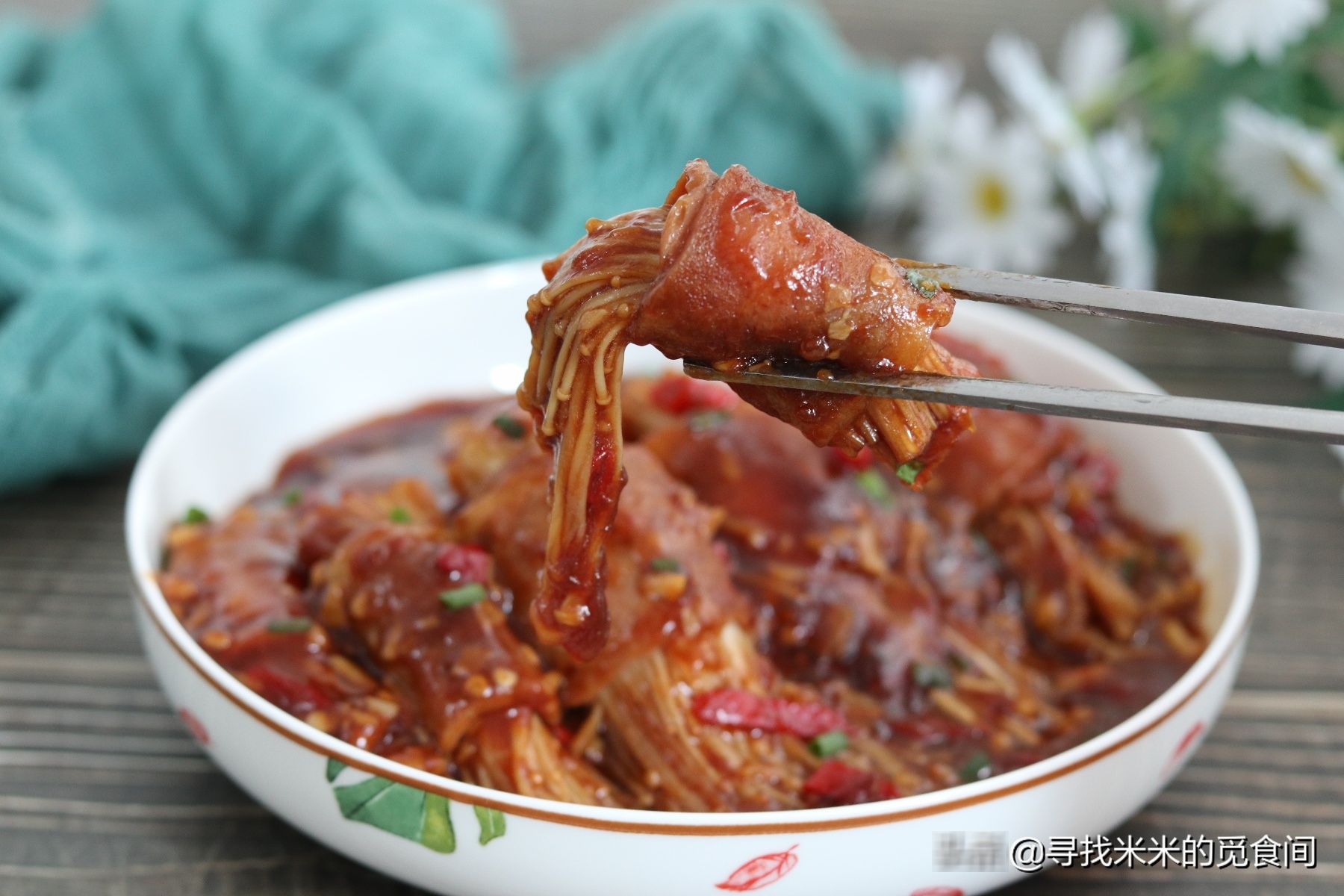 美味|培根金针菇这样做,鲜香美味口感好,酱汁拌饭更过瘾,太下饭了