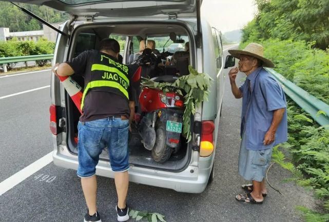  要紧|要紧！博白一80多的老人骑电动车误上高速 ！万幸的是？.....