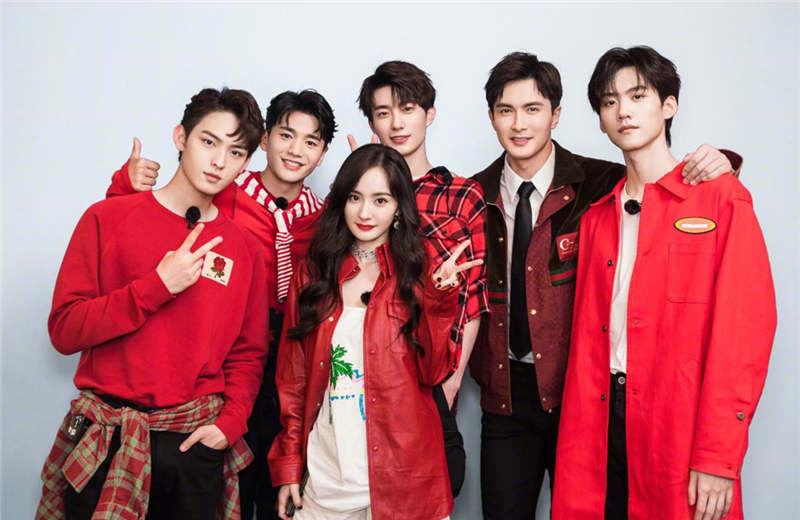  领衔|《快本》夏日企划看点多，沈腾杨幂互怼，领衔开战火药味十足