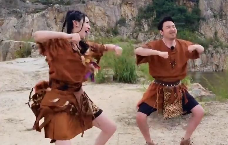  爆笑|《极限挑战》下期太精彩，赵小棠徒手劈西瓜，喻言郭京飞爆笑热舞