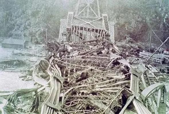 不幸|大桥剪彩前突然断裂,19000吨钢筋“从天而降”,75人不幸罹难