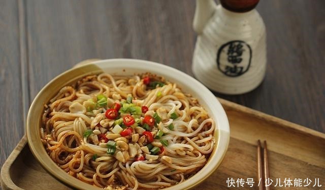 学会|自从学会这酸辣粉的做法,儿子隔三差五点名要吃,每次上桌必光盘