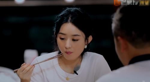  看清|《中餐厅》被曝造假！赵丽颖直接“露馅”了？看清碗底：别装了！