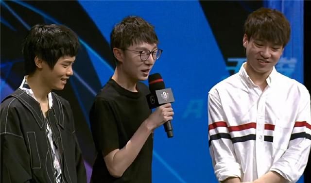  香锅|王俊凯与周杰伦的表演赛，却被两人抢镜，这就是退役选手的坚持