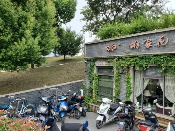  回应|秦淮河杨家圩段河堤违规建餐厅？南京江宁区回应