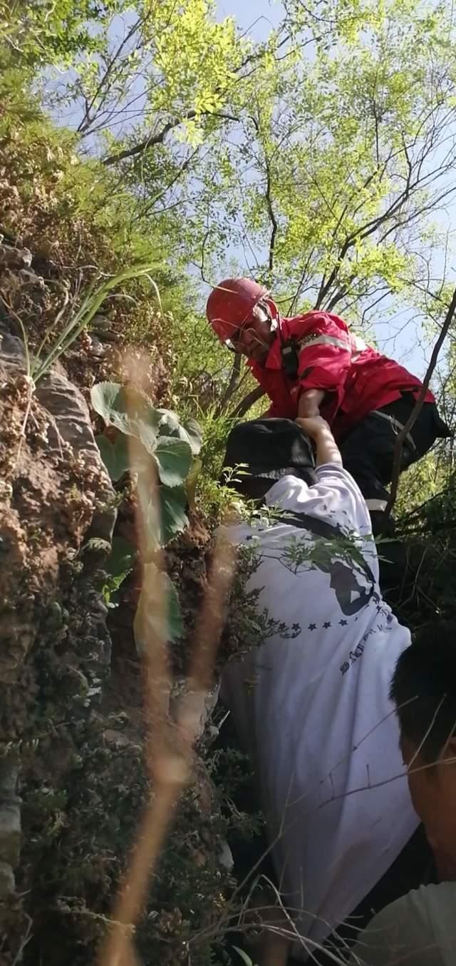 驴友|又见驴友野山遇险，暑期出游可别“出格”