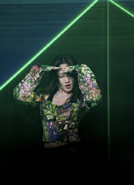  倒数|《乘风破浪的姐姐》孟佳solo倒数第一，网友生气怪到张含韵头上，无语子！