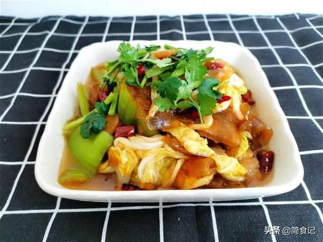  大白菜|炒大白菜时，别直接下锅炒，多加这1步，白菜更香更入味，不出水