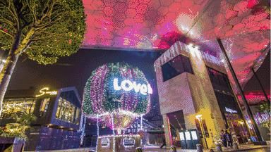  真的|真的吗？外国网友：成都，街上随时像是时装周！