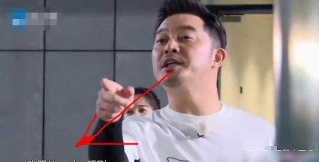  老人|两个《奔跑吧》年轻人“残忍欺负”一个老人