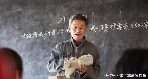 撕毁|乡村教师30年荣誉证书,被老教师当场撕毁,这个证到底有什么作用?