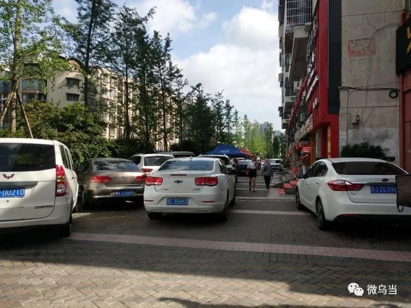 乱放|曝光台 | 北衙路机动车乱停乱放现象严重