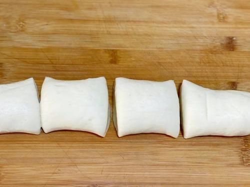  不腻|两片饼子夹着肉，酱汁外溢，爽而不腻