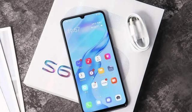  水滴|骁龙765＋水滴屏，售价2398元起，vivo S6遭机友吐槽