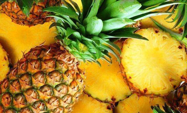  菠萝|吃菠萝时别再只用盐水泡了,教你这一招,菠萝不酸不涩更可口