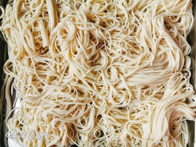  不知不觉|早饭一碗炒面解决，荤素齐全，不知不觉吃到撑，方法简单易学