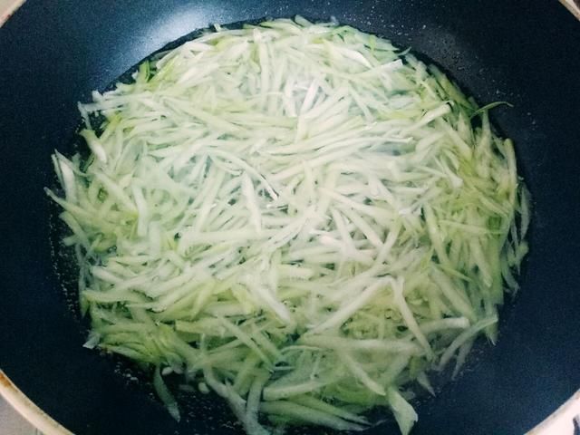  简单|补铁就吃此瓜，含铁量是南瓜的4倍，简单拌一下，清凉爽口