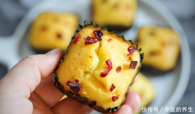 失败率|这款蛋糕失败率低,搅拌均匀就算成功一大半,奶味十足,个个开花