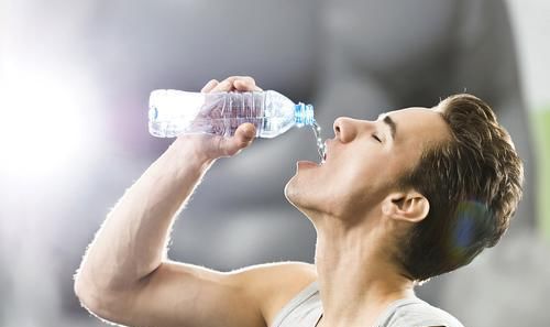  杯水|早晨第一杯水别乱喝，喝错伤害身体别怪我没提醒你，很多人都错了