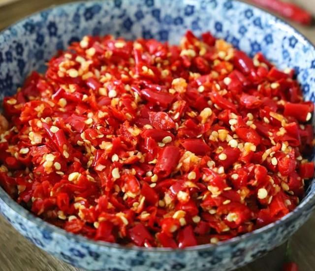  剁椒|剁辣椒学我这样做，配方比例全都告诉你，香辣美味，放许久都不坏