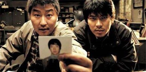 律师|他杀人潜逃33年被发现，藏身地点让抓捕人员诧异，律师不能判刑