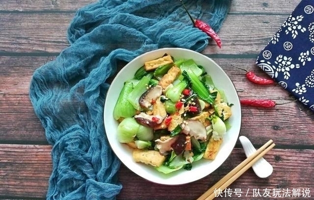 香菇|香菇与油菜简直天生一对,是维生素宝库,多加一个步骤翠绿又美味