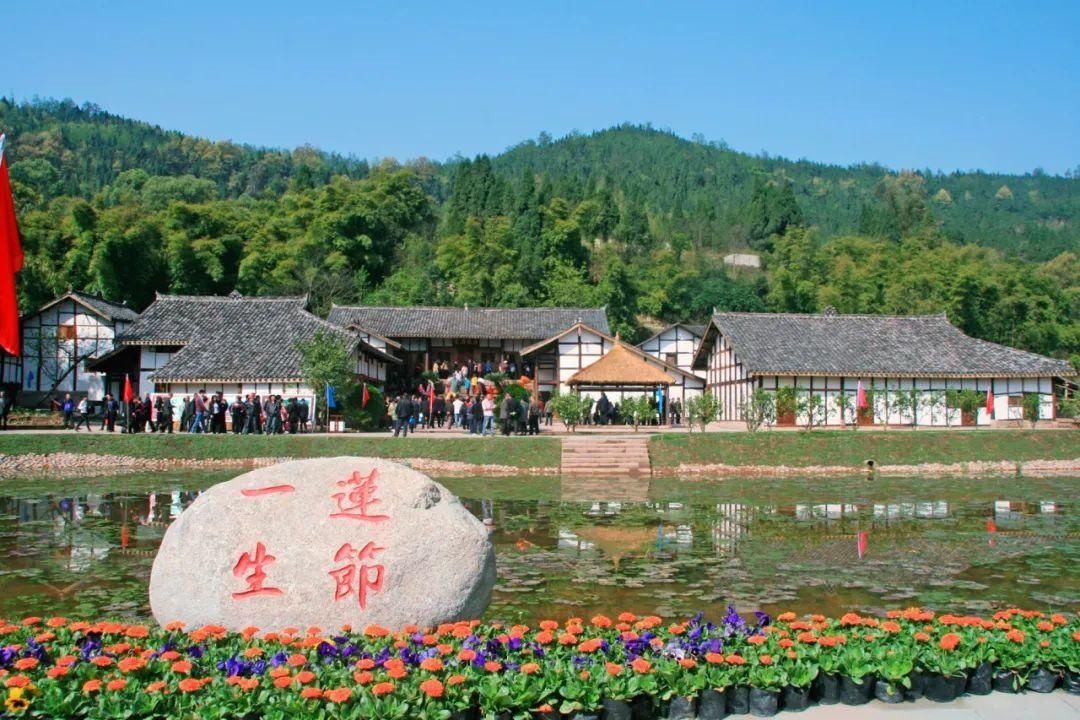 飞凤镇桥亭|村里有个桃花源!一起去吗~