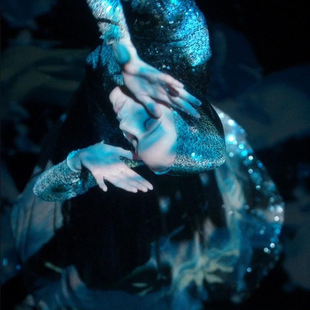  高级|Valentino2020秋冬高级定制，一次人与数码技术的对话