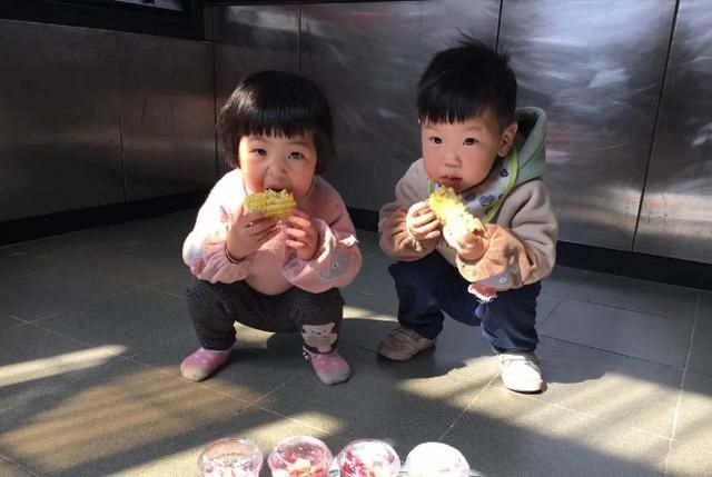 告诉|2岁孩子不爱跟小朋友玩,是孤僻吗?社交发育规律告诉你:多虑了