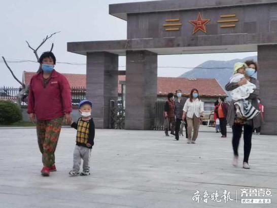  军营|久违了，军营露天看演出