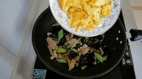 菜肴|黄瓜便宜了，做北方特色菜肴，营养又好吃，我家隔三差五做一次