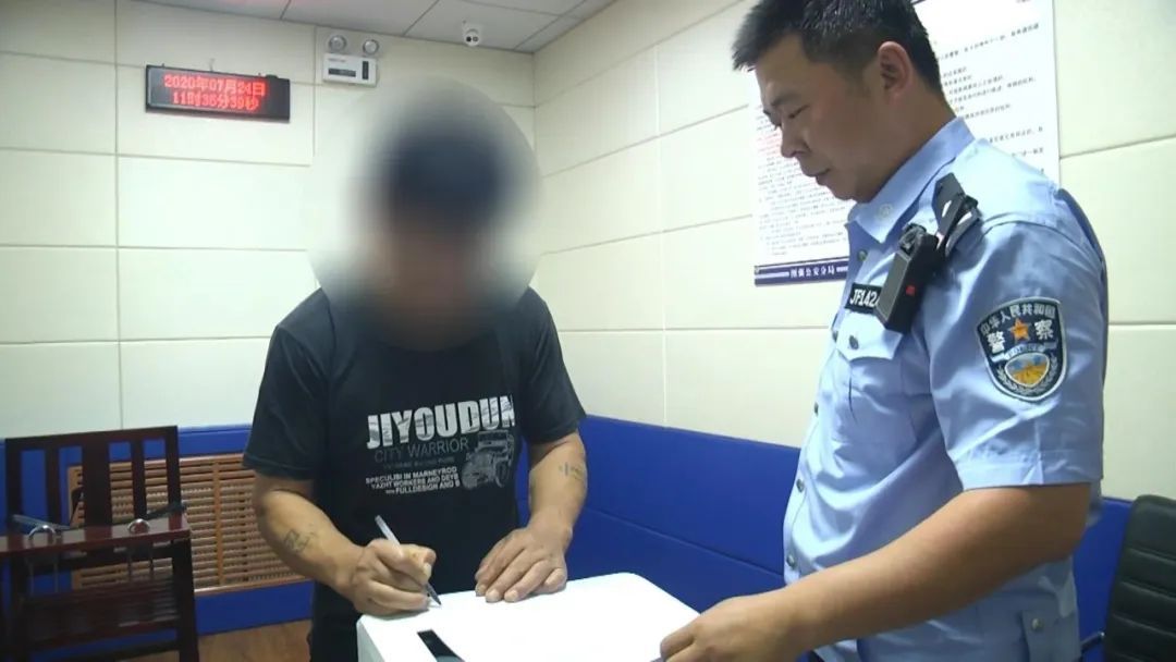  过核定人数|图强公安分局查处一起交通违法行为