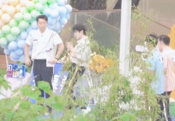 蔡徐坤|蔡徐坤原来你们都会跳《情人》观众对啊