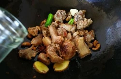 鸭肉的香味|吃猪肉不如吃它,九月份很合适,加上点木耳炒着吃,滋润肠道