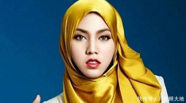  眼睛|为何茜拉上节目都戴头巾，当她摘下头巾时，简直不相信自己的眼睛